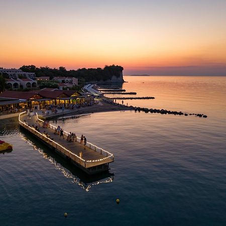 Roda Beach Resort & Spa Bagian luar foto