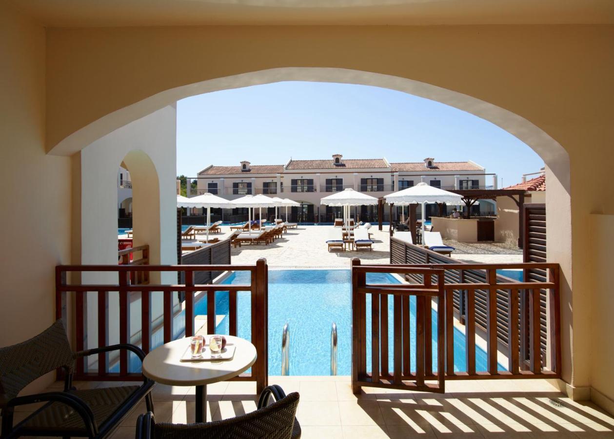 Roda Beach Resort & Spa Bagian luar foto