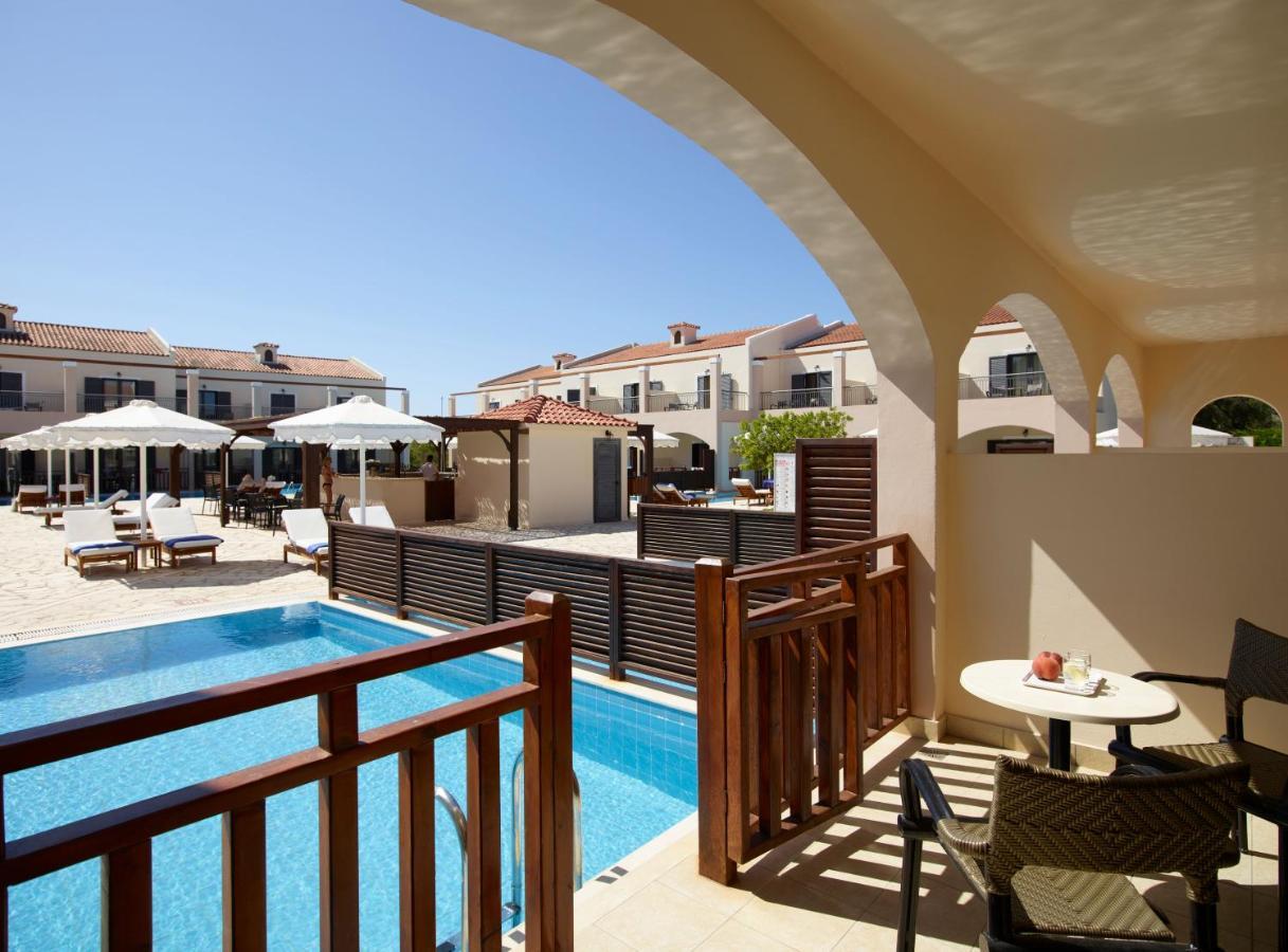 Roda Beach Resort & Spa Bagian luar foto
