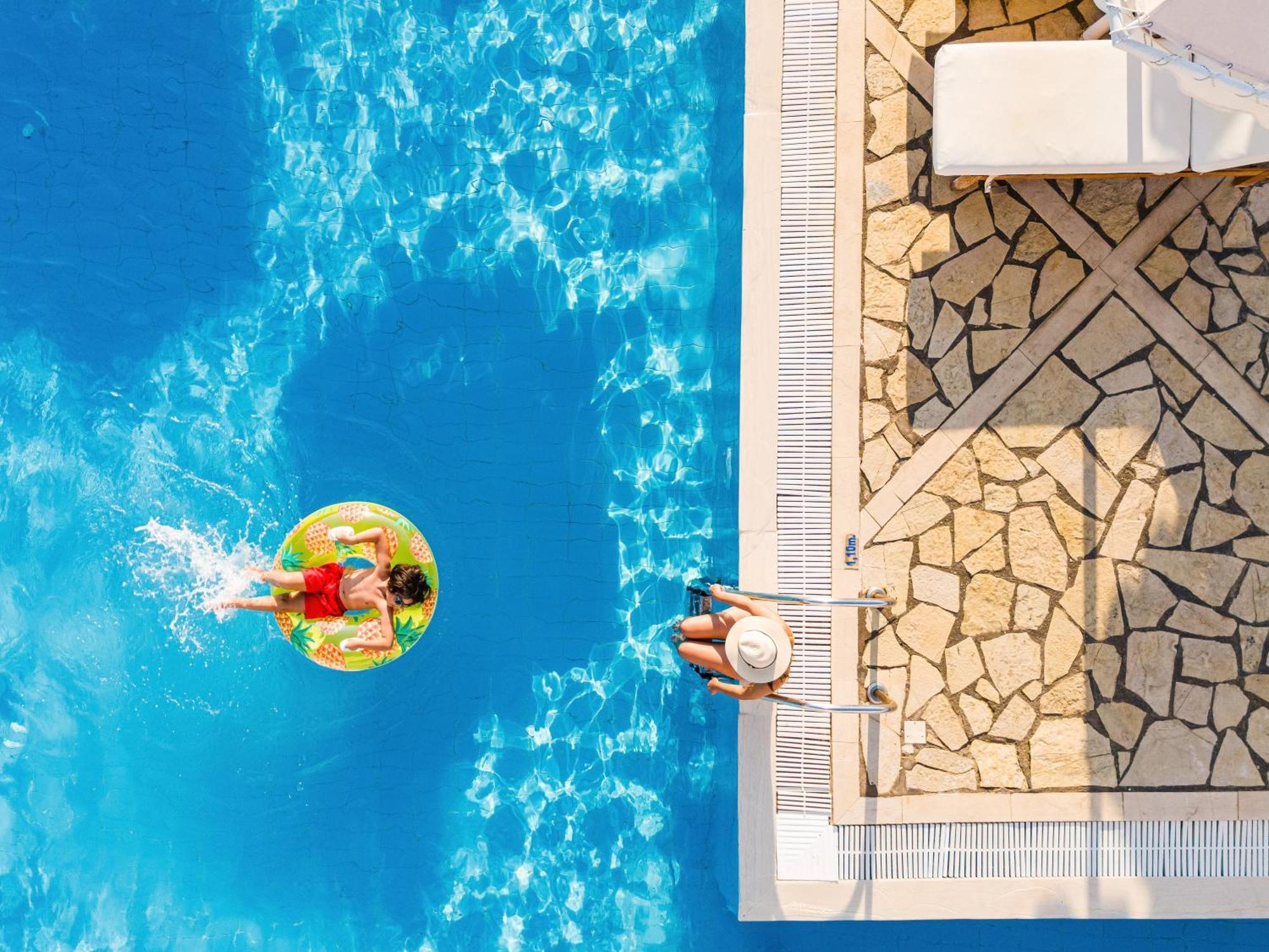 Roda Beach Resort & Spa Bagian luar foto