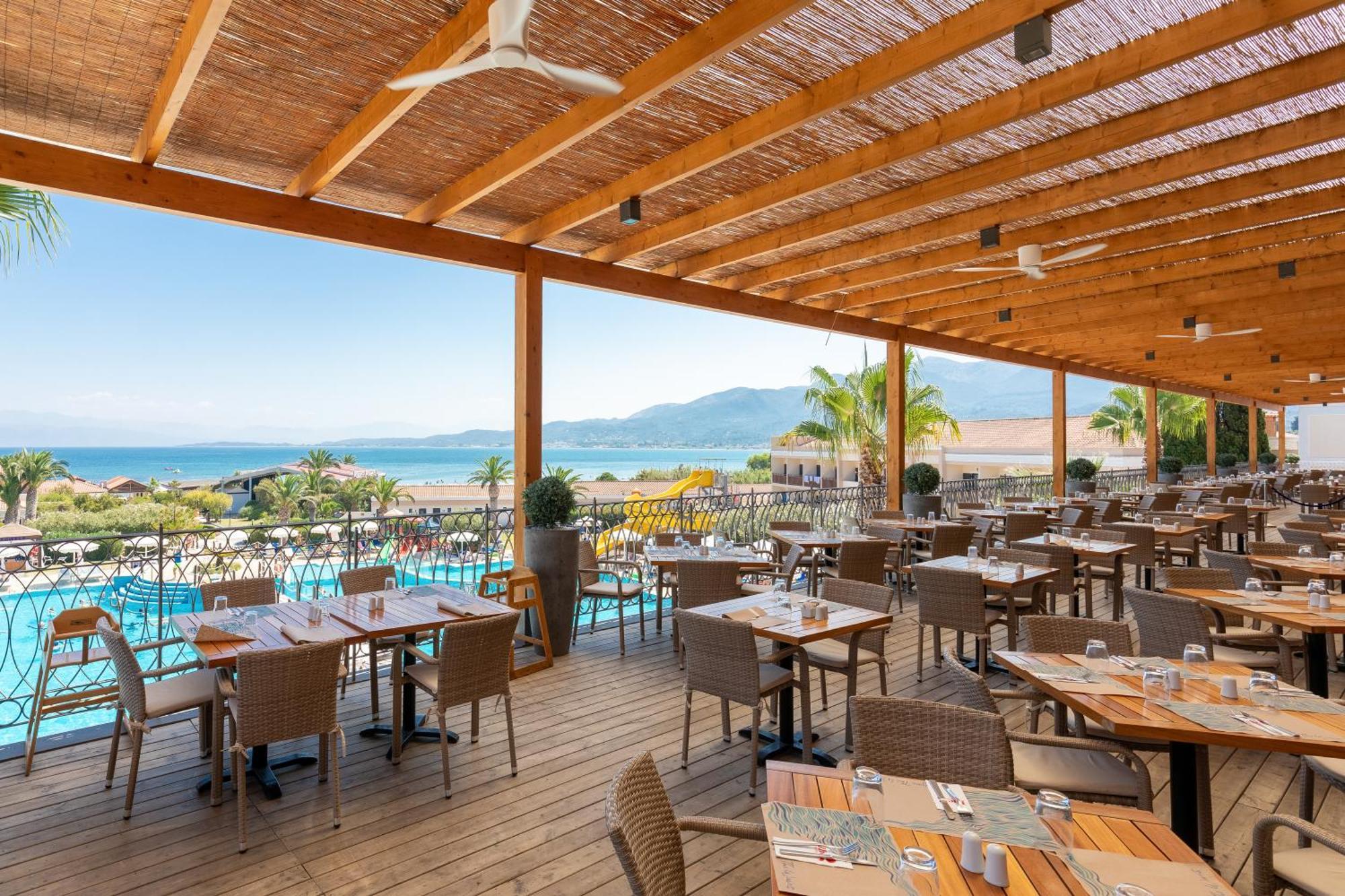 Roda Beach Resort & Spa Bagian luar foto