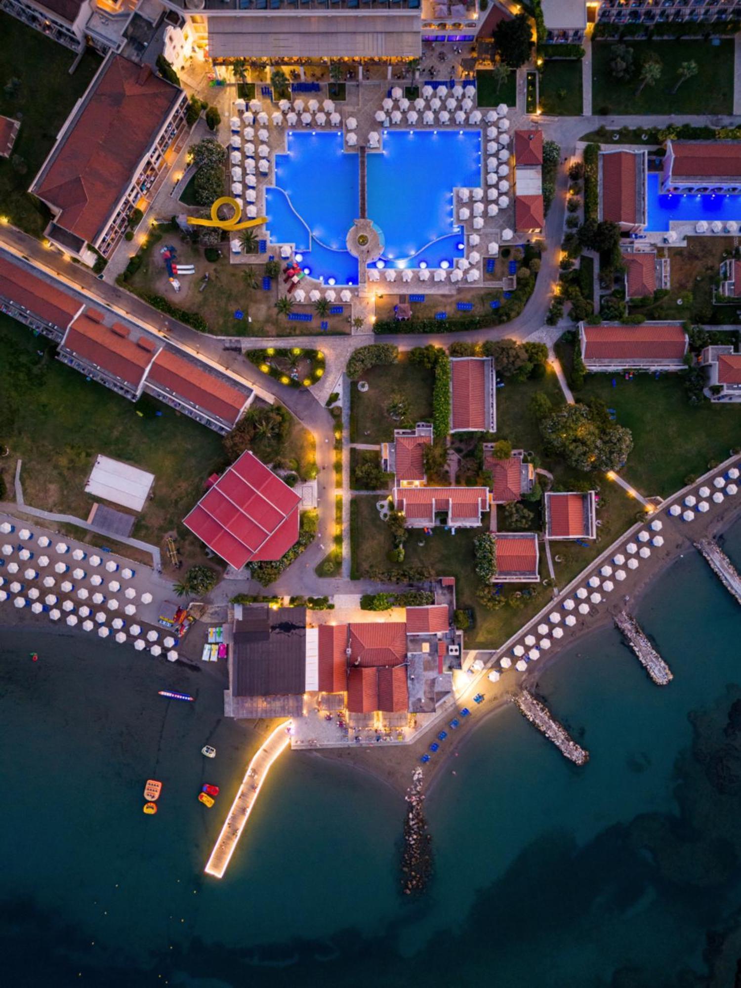 Roda Beach Resort & Spa Bagian luar foto