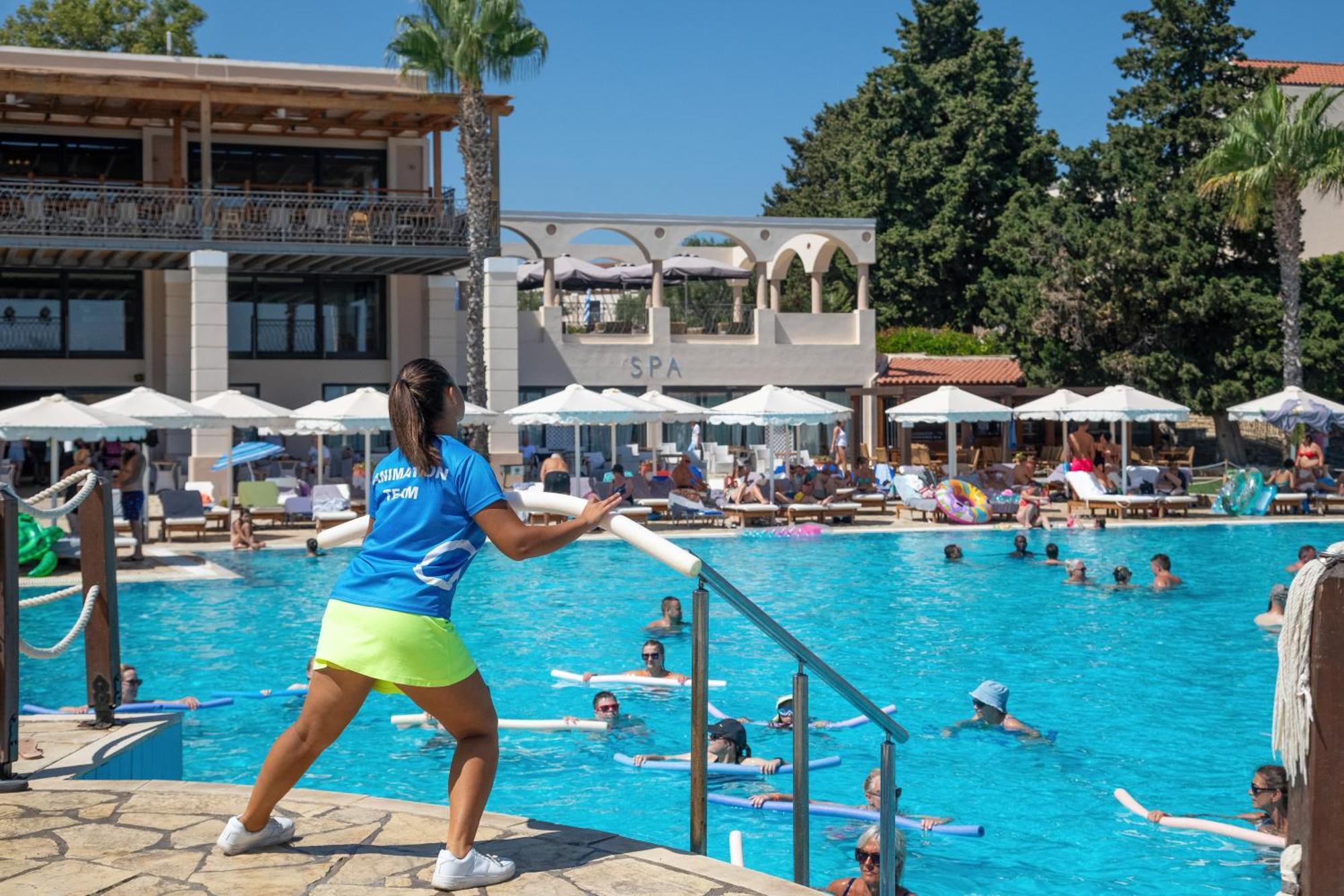 Roda Beach Resort & Spa Bagian luar foto