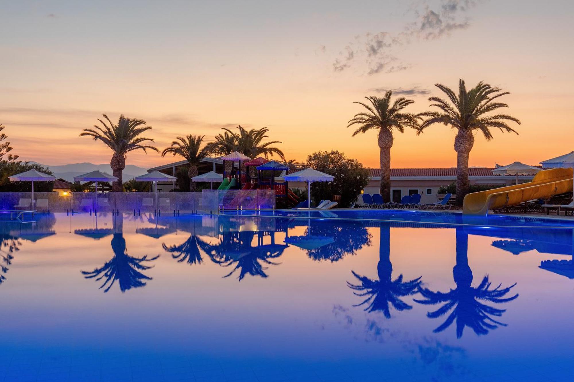 Roda Beach Resort & Spa Bagian luar foto