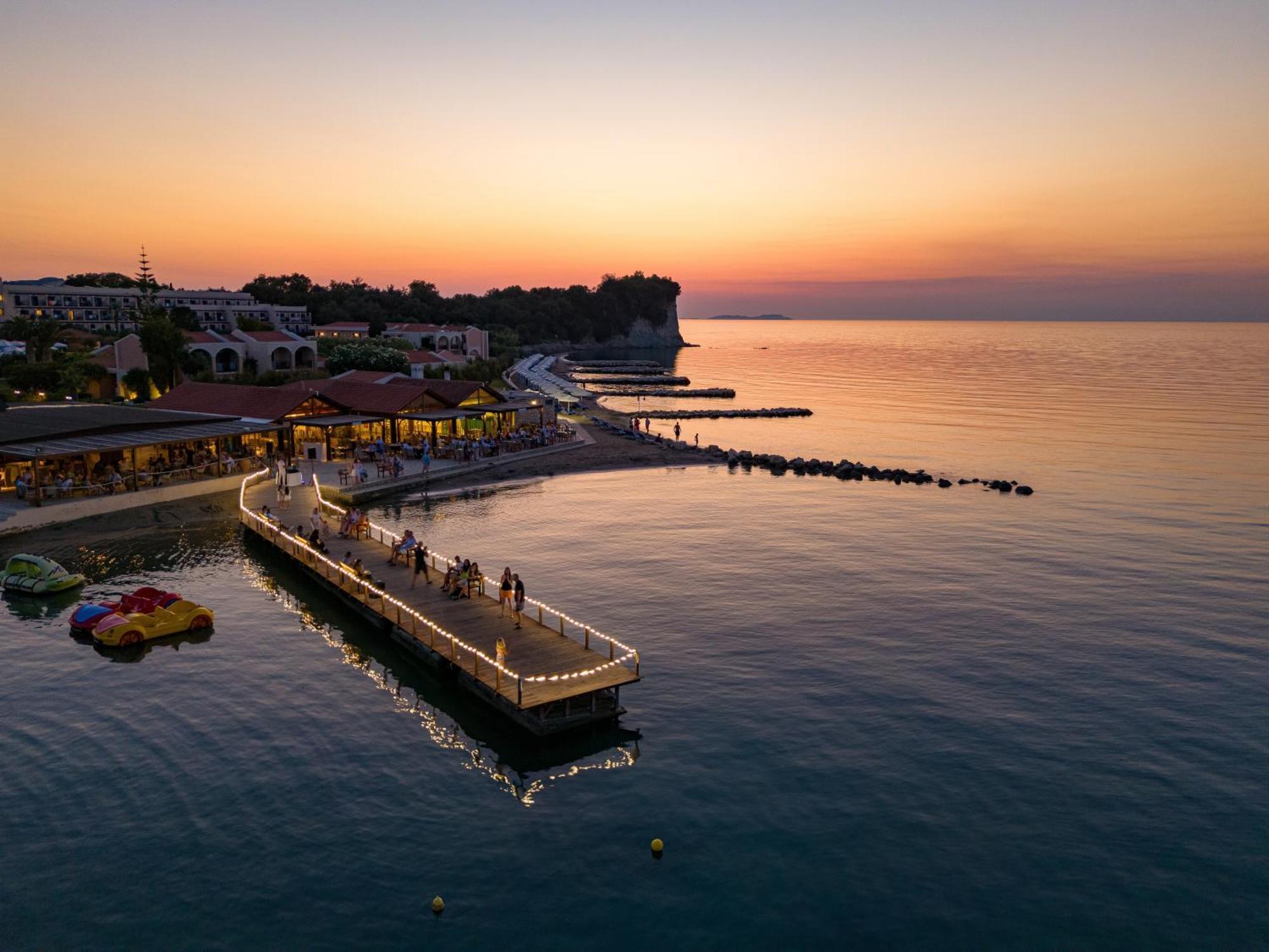 Roda Beach Resort & Spa Bagian luar foto