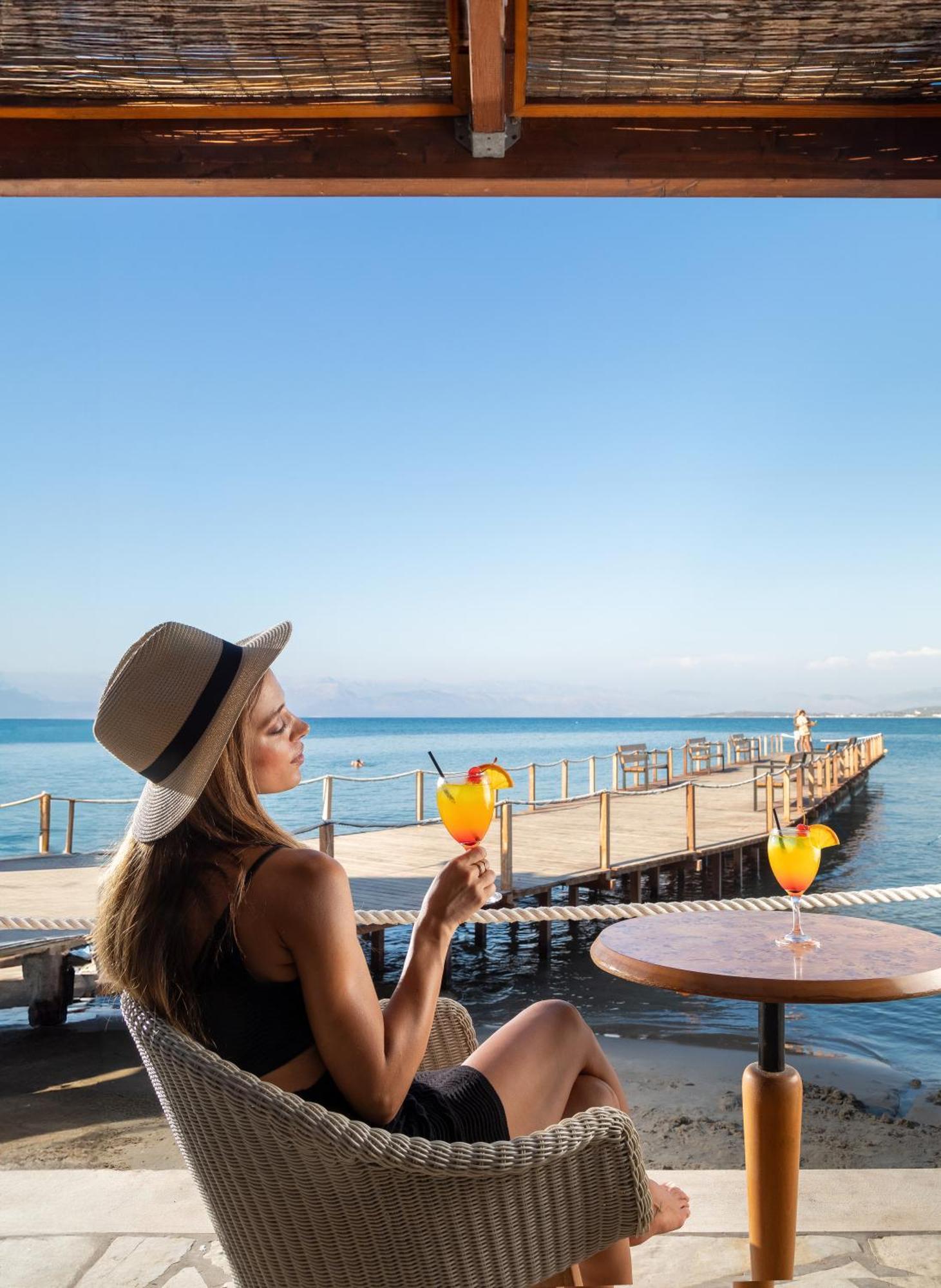 Roda Beach Resort & Spa Bagian luar foto