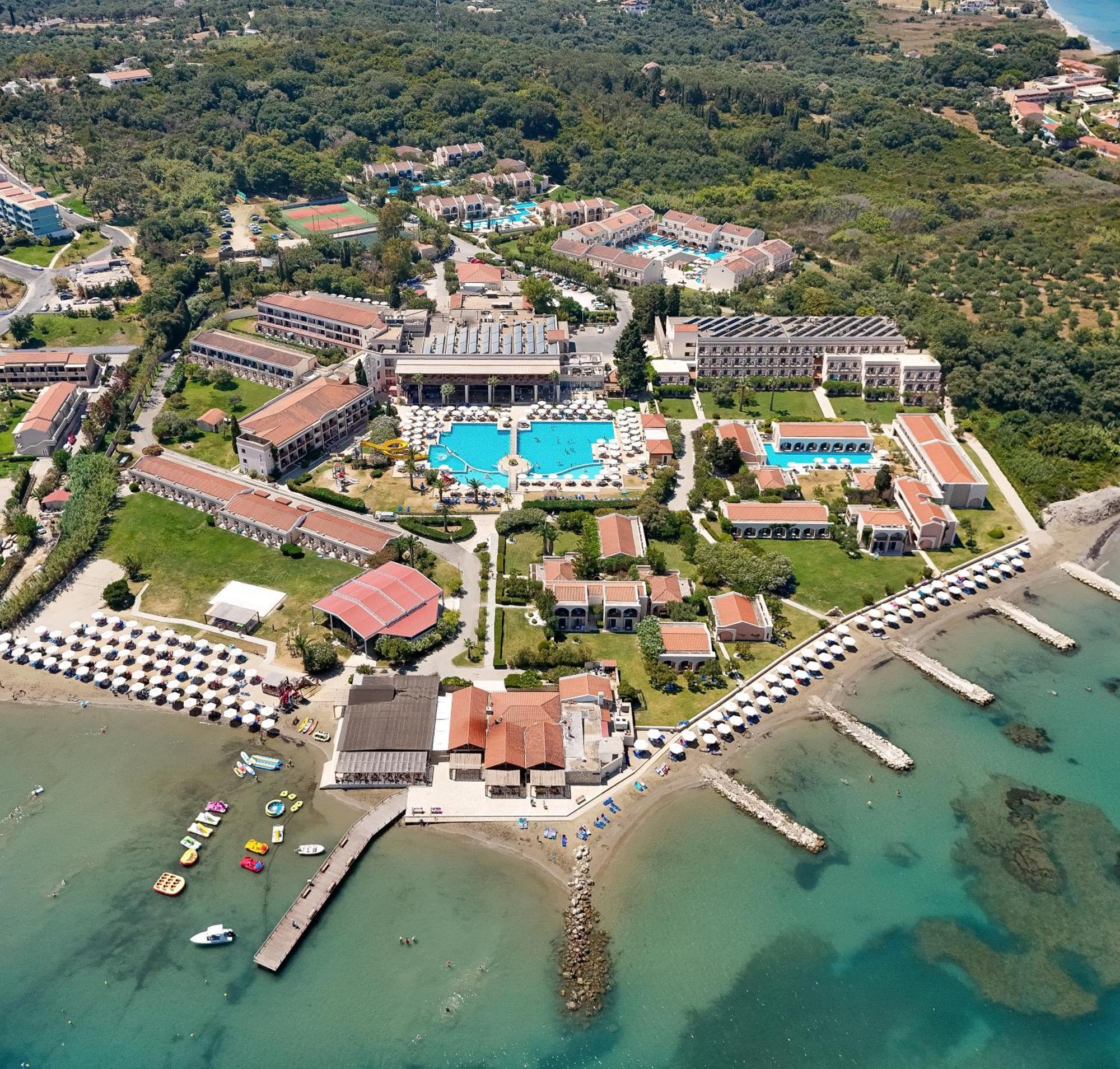 Roda Beach Resort & Spa Bagian luar foto