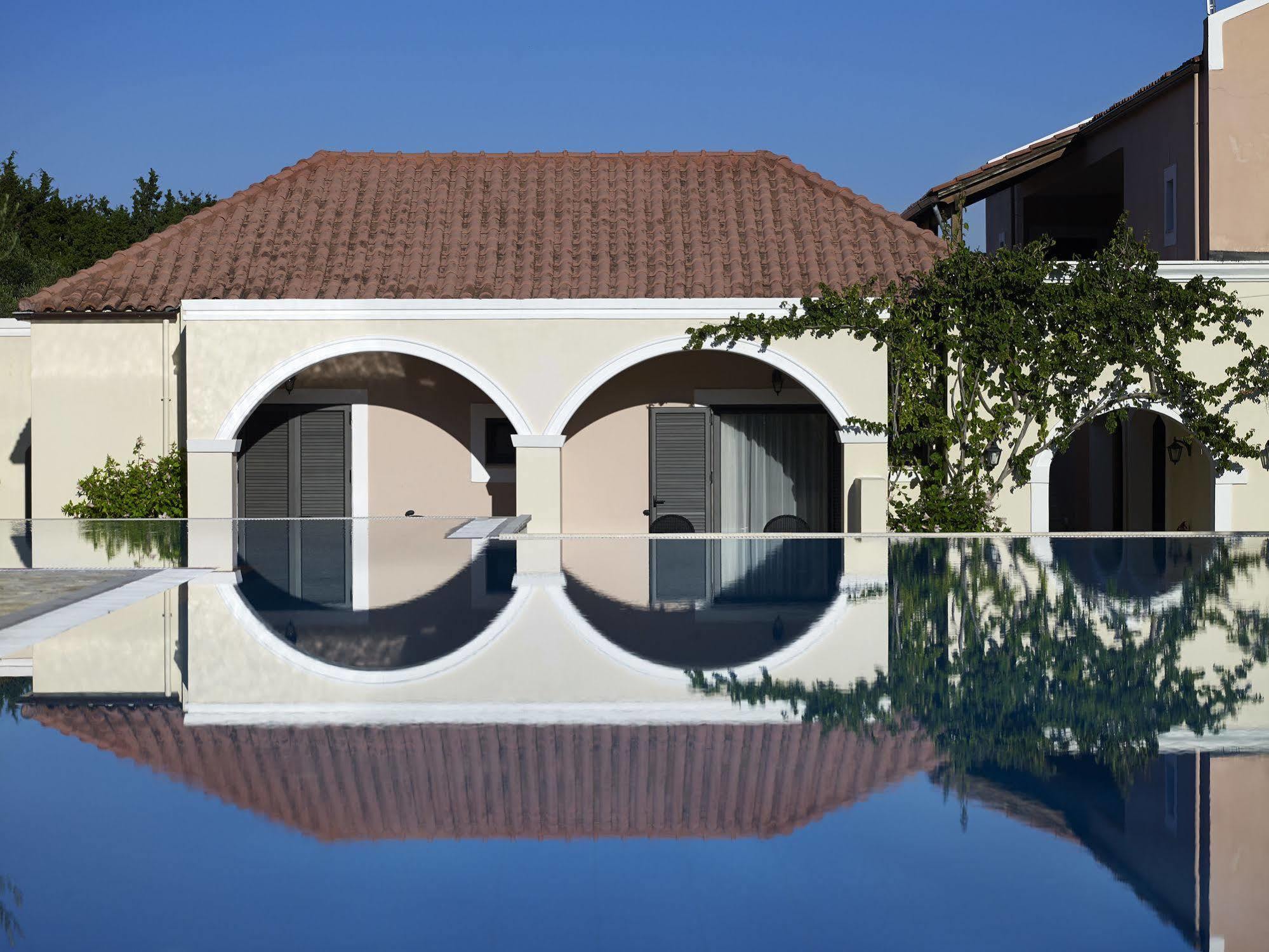 Roda Beach Resort & Spa Bagian luar foto