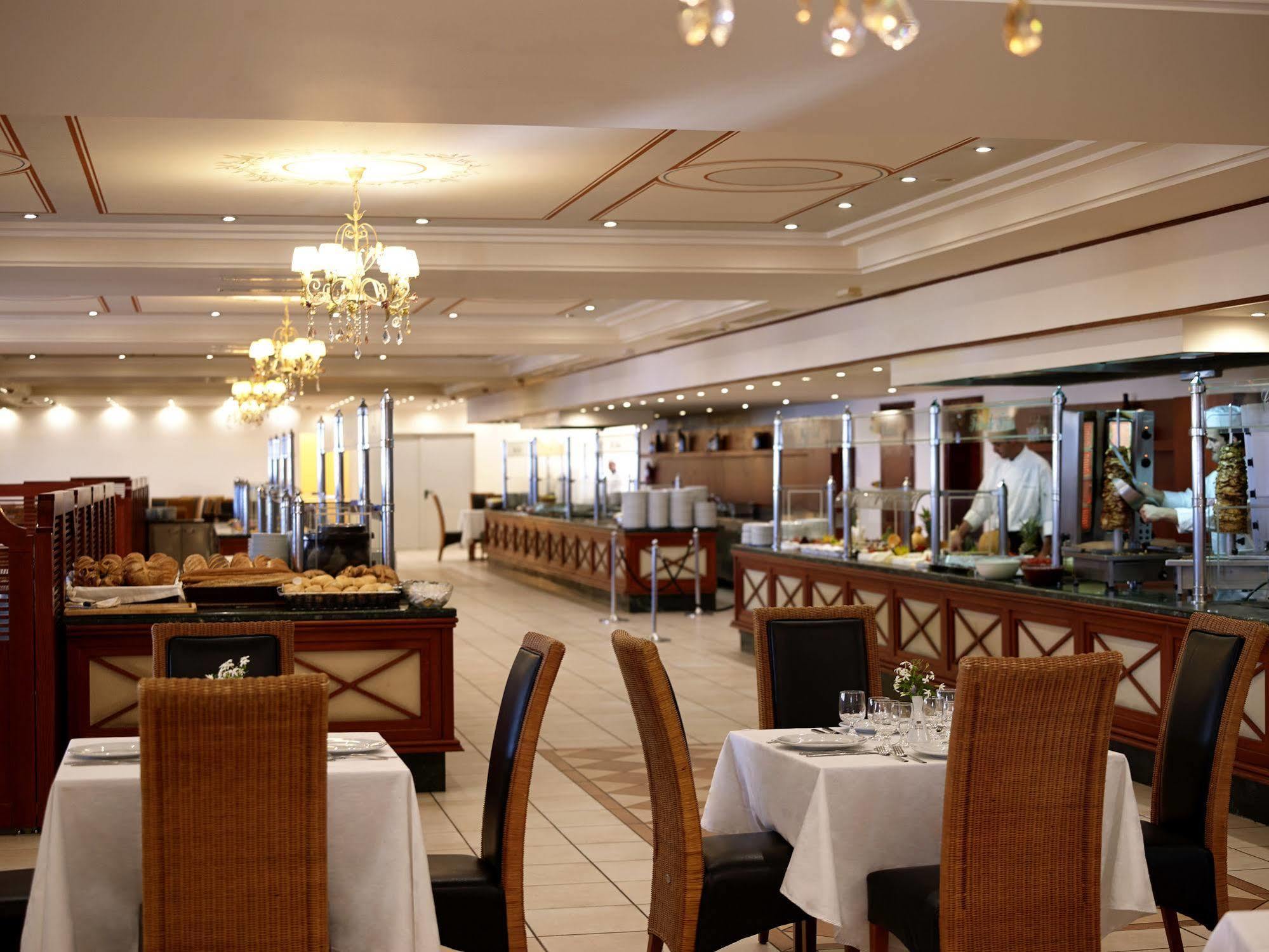 Roda Beach Resort & Spa Bagian luar foto