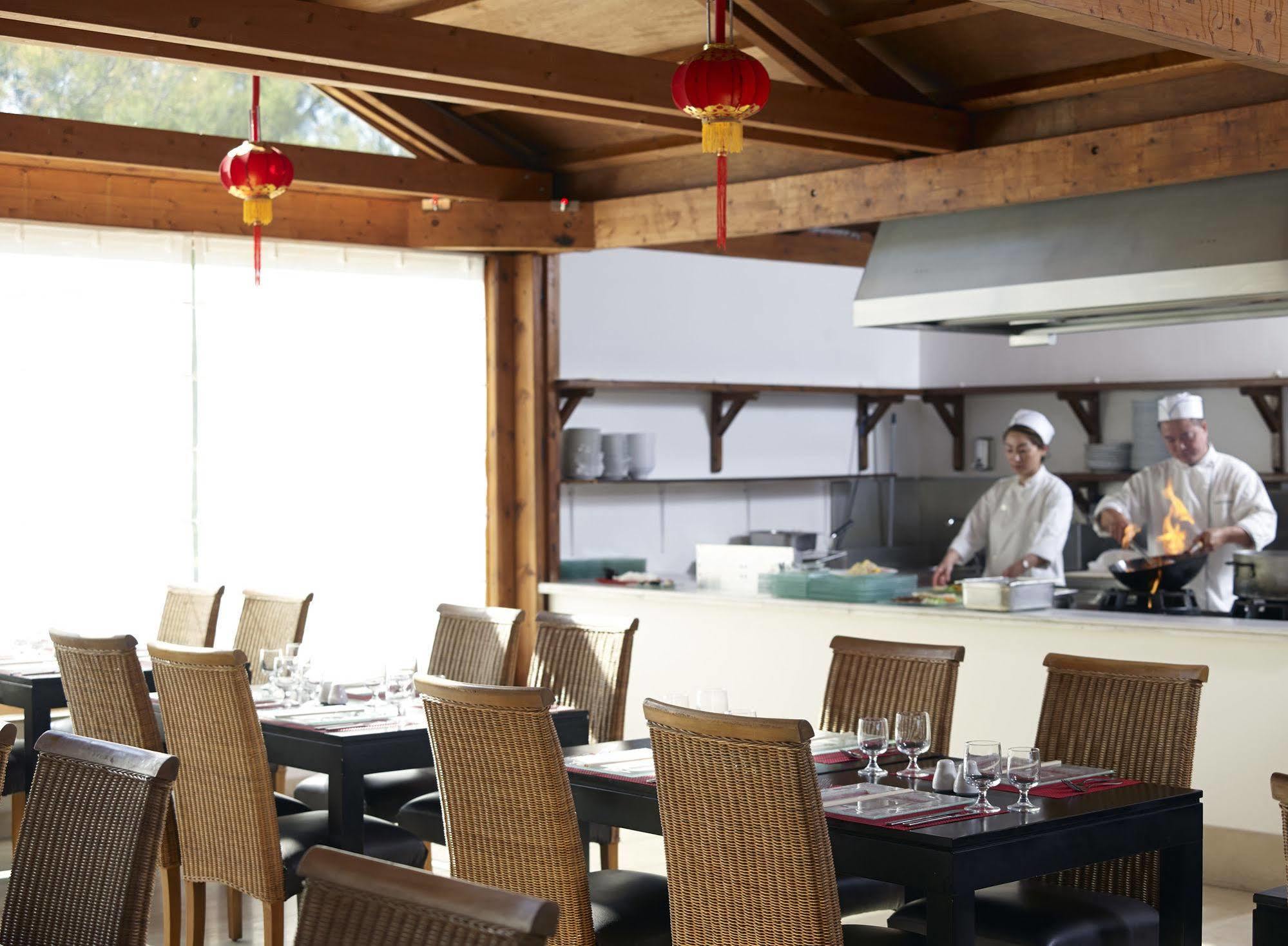 Roda Beach Resort & Spa Bagian luar foto