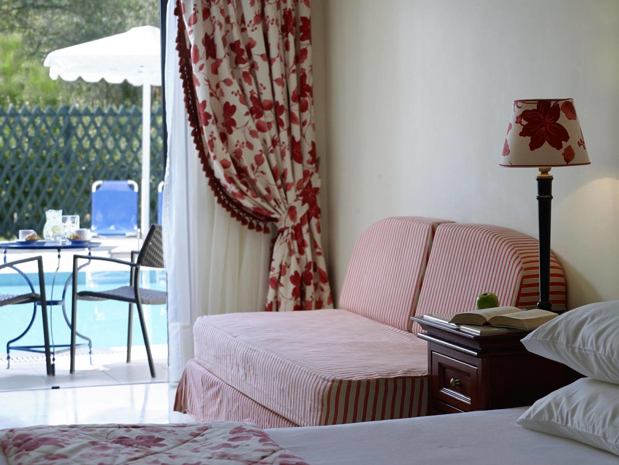 Roda Beach Resort & Spa Bagian luar foto