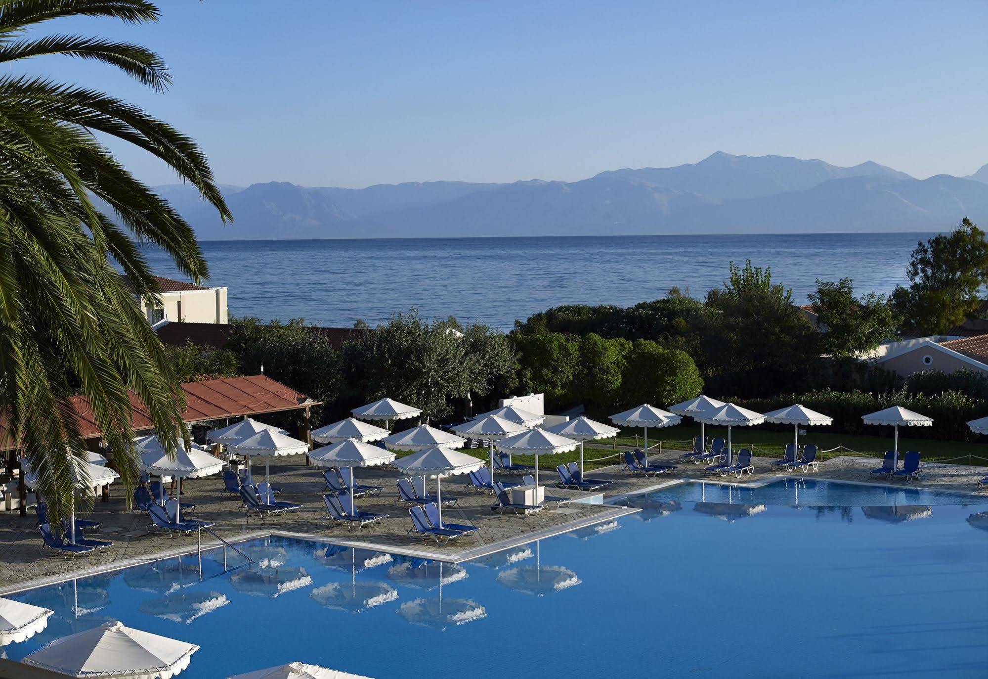 Roda Beach Resort & Spa Bagian luar foto