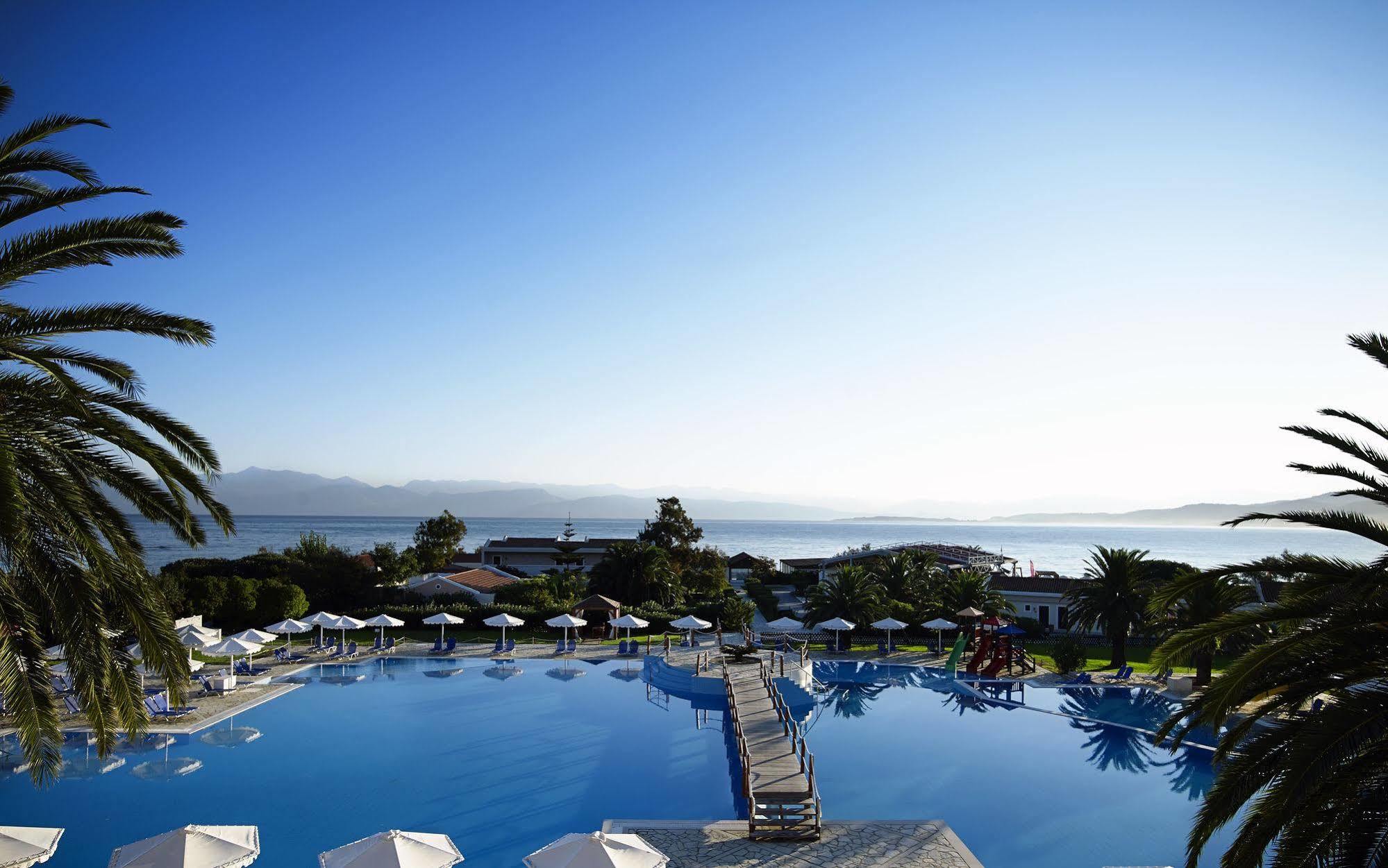 Roda Beach Resort & Spa Bagian luar foto